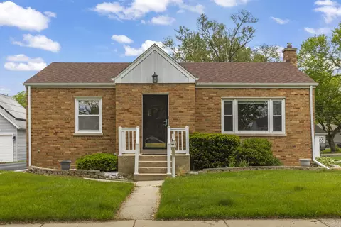 109 S Hudson St, Westmont, IL 60559