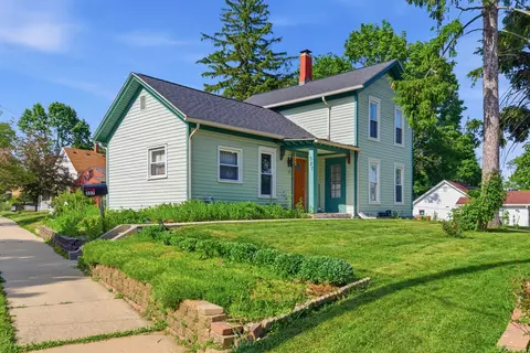 327 Silver St, Elgin, IL 60123