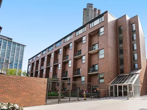 3700 N Lake Shore Dr #702, Chicago, IL 60613