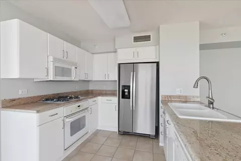 Kitchen - 1720 Maple Ave #2240, Evanston, IL 60201 photo 1 of 1