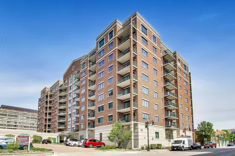 750 Pearson St #904, Des Plaines, IL 60016
