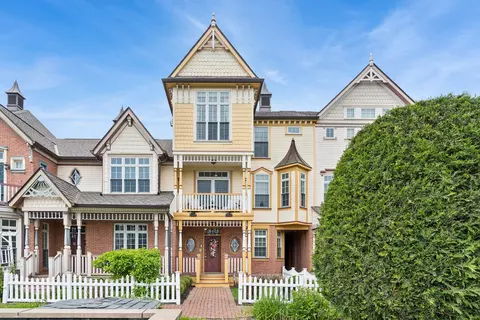 4147 Royal Mews Cir #204, Naperville, IL 60564