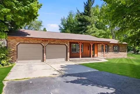 5645 S Beebe Dr, Rochelle, IL 61068