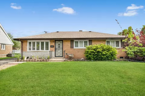 7030 Saratoga Dr, Bridgeview, IL 60455