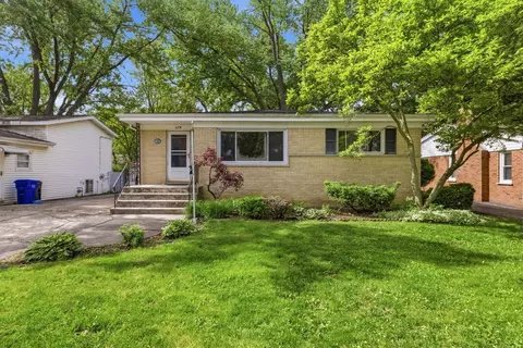 579 Dawes Ave, Glen Ellyn, IL 60137