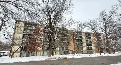 6010 Oakwood Dr #5D, Lisle, IL 60532