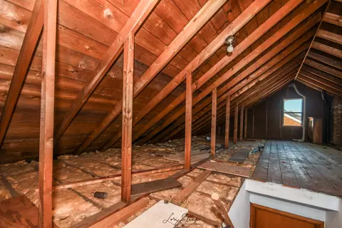 Entry Way - 655 S Wall St, Kankakee, IL 60901 photo 2 of 3