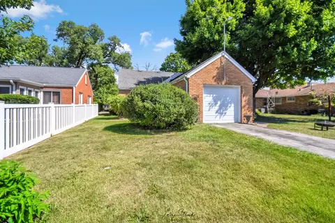 Exterior - 655 S Wall St, Kankakee, IL 60901 photo 3 of 5