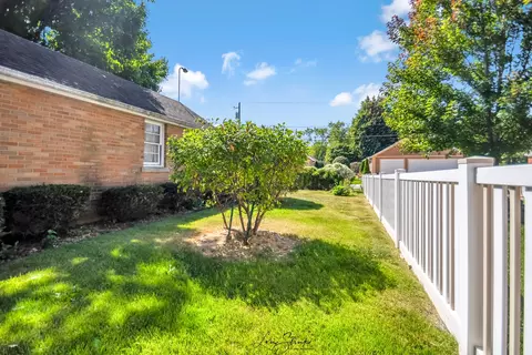 Exterior - 655 S Wall St, Kankakee, IL 60901 photo 4 of 5