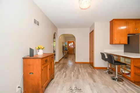Entry Way - 655 S Wall St, Kankakee, IL 60901 photo 1 of 3