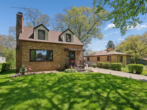 735 Kirkwood Ave, Winthrop Harbor, IL 60096