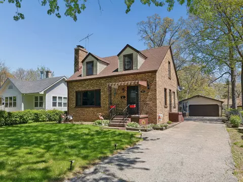 735 Kirkwood Ave, Winthrop Harbor, IL 60096