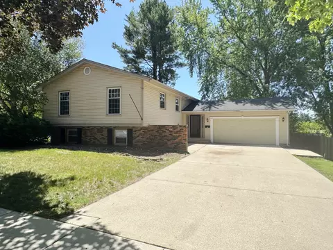 641 Webster St, Algonquin, IL 60102