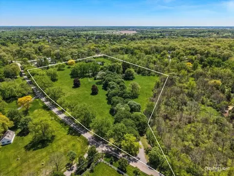 33 W451 Surrey Rd, Wayne, IL 60184