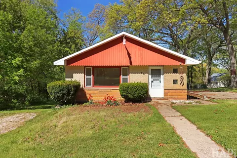 26 Woodland Ave, Fox Lake, IL 60020