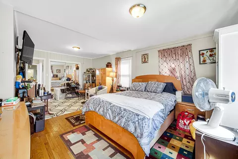 Bedroom - 1604 Dobson St, Evanston, IL 60202 photo 3 of 4