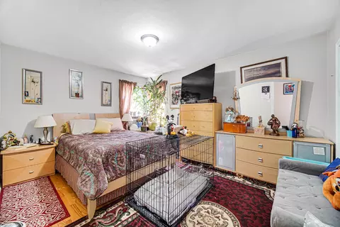 Bedroom - 1604 Dobson St, Evanston, IL 60202 photo 1 of 4
