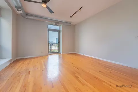 Living - 811 S Lytle St #410, Chicago, IL 60607 photo 3 of 5
