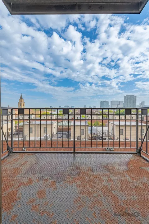 Exterior - 811 S Lytle St #410, Chicago, IL 60607 photo 4 of 4