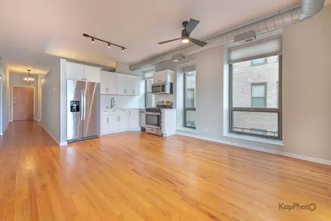 Living - 811 S Lytle St #410, Chicago, IL 60607 photo 1 of 5