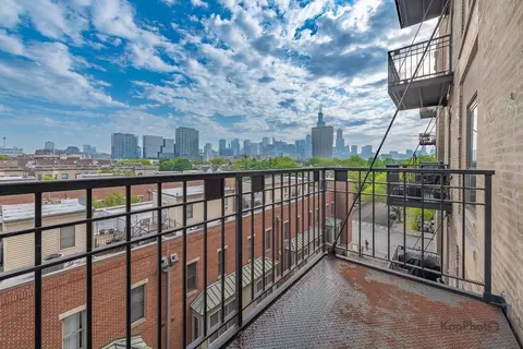 Exterior - 811 S Lytle St #410, Chicago, IL 60607 photo 2 of 4