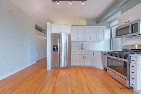 Kitchen - 811 S Lytle St #410, Chicago, IL 60607 photo 1 of 2