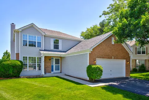 12 Foxglove Ct, Bolingbrook, IL 60440