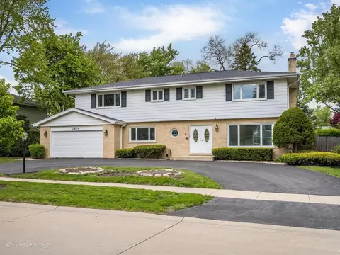 2626 Farnsworth Ln, Northbrook, IL 60062