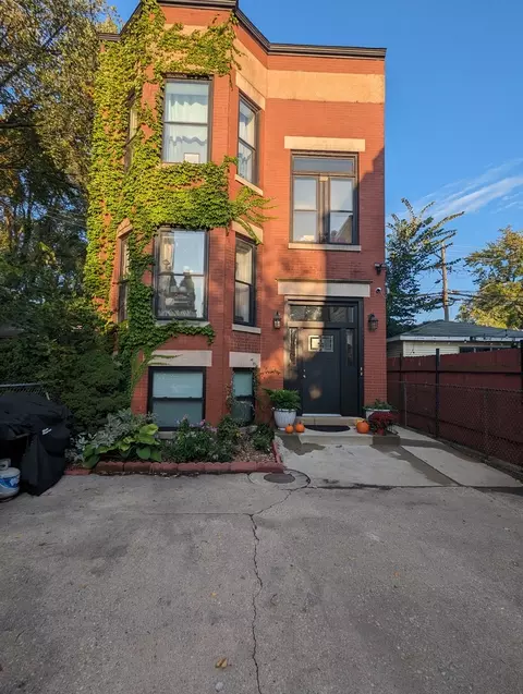 2449 N California Ave, Chicago, IL 60647