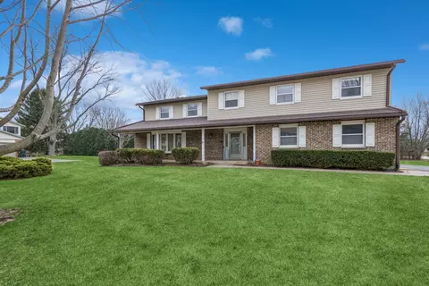 5017 Kenneth Dr, Crystal Lake, IL 60014