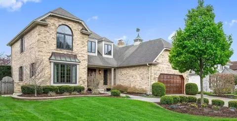 2 S517 Danbury Dr, Glen Ellyn, IL 60137