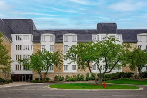 200 Lake Blvd #415, Buffalo Grove, IL 60089