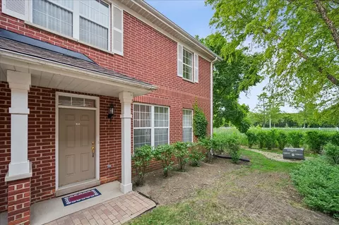 992 Enfield Dr, Northbrook, IL 60062