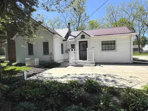 516 W 2nd St, Momence, IL 60954