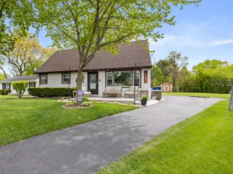 37127 N Hillside Dr, Lake Villa, IL 60046