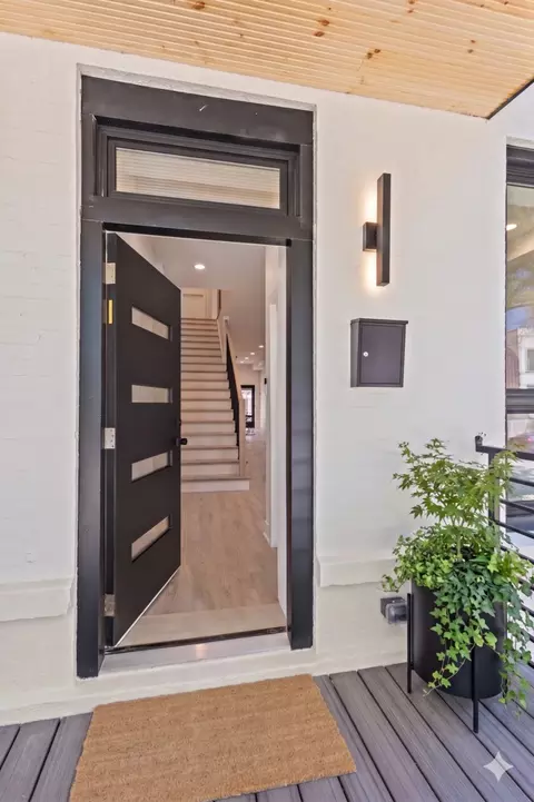 Entry Way - 433 E 46th Pl, Chicago, IL 60653 photo 1 of 2