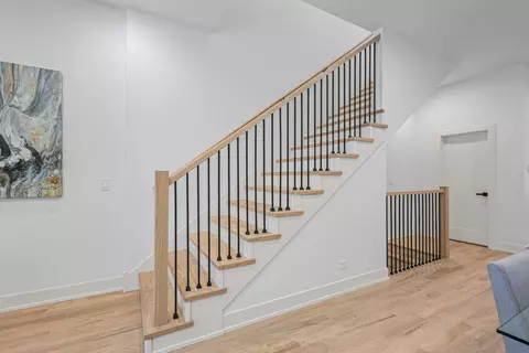 Entry Way - 433 E 46th Pl, Chicago, IL 60653 photo 2 of 2