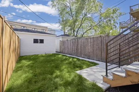 Exterior - 433 E 46th Pl, Chicago, IL 60653 photo 2 of 4