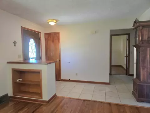 Entry Way - 330 W Second South St, Chebanse, IL 60922 photo 2 of 3