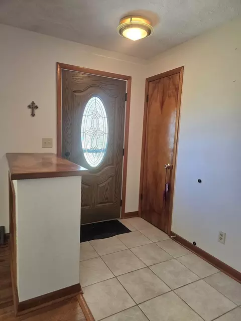 Entry Way - 330 W Second South St, Chebanse, IL 60922 photo 1 of 3