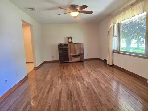 Living - 330 W Second South St, Chebanse, IL 60922 photo 2 of 9