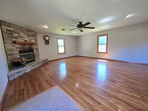 Living - 330 W Second South St, Chebanse, IL 60922 photo 7 of 9