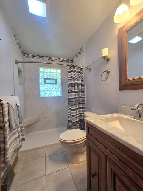 Bath - 330 W Second South St, Chebanse, IL 60922 photo 4 of 5