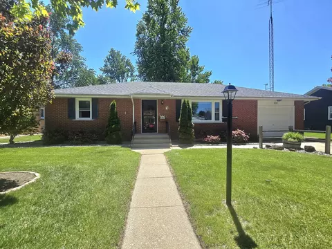 Exterior - 330 W Second South St, Chebanse, IL 60922 photo 10 of 13