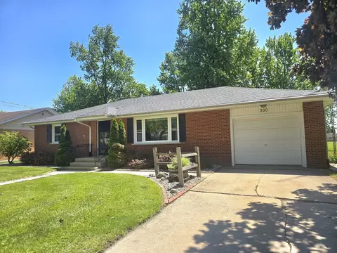 Exterior - 330 W Second South St, Chebanse, IL 60922 photo 11 of 13