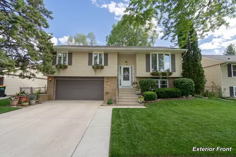 815 Oriole Dr, Streamwood, IL 60107