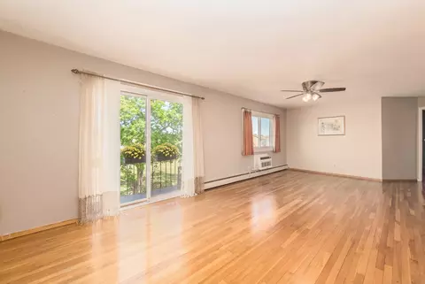 Living - 9500 Dee Rd #202B, Des Plaines, IL 60016 photo 1 of 4