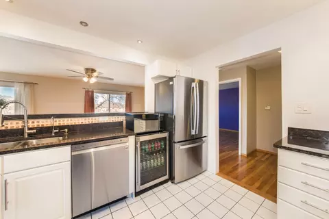Kitchen - 9500 Dee Rd #202B, Des Plaines, IL 60016 photo 3 of 4