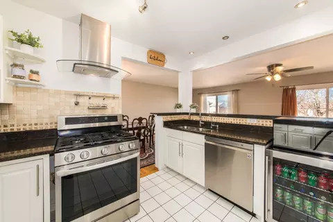 Kitchen - 9500 Dee Rd #202B, Des Plaines, IL 60016 photo 1 of 4