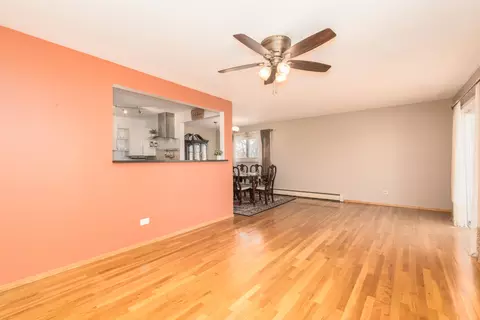Living - 9500 Dee Rd #202B, Des Plaines, IL 60016 photo 3 of 4